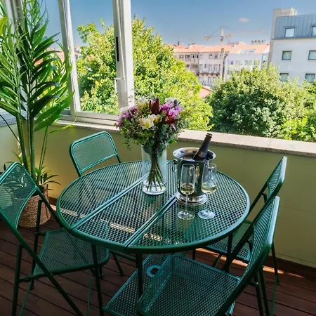 Daire Sunny And Spacious House, 4bd 3bath Downtown Porto