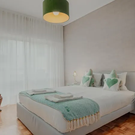 アパート Sunny And Spacious House, 4bd 3bath Downtown ポルト