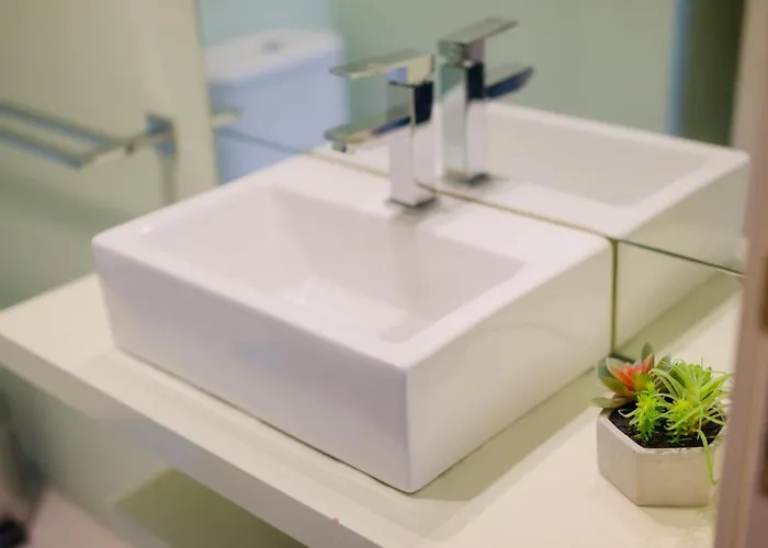 Sunny And Spacious House, 4bd 3bath Downtown شقة