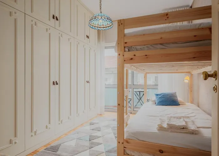 Apartment Sunny And Spacious House, 4bd 3bath Downtown *