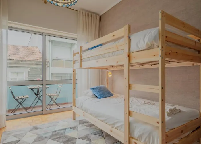 Sunny And Spacious House, 4bd 3bath Downtown