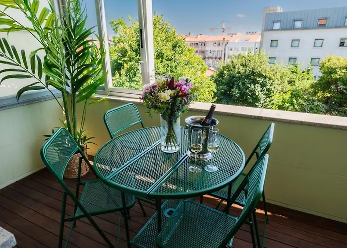 شقة Sunny And Spacious House, 4bd 3bath Downtown بورتو