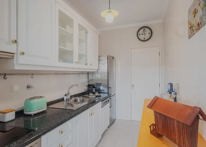 Sunny And Spacious House, 4bd 3bath Downtown Porto