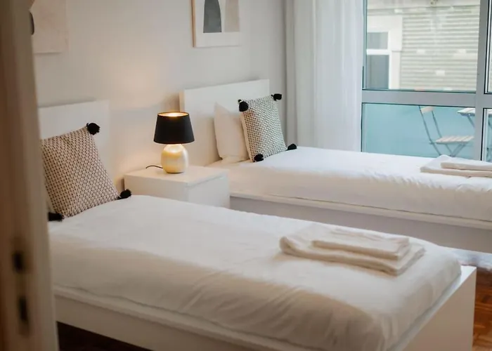 Sunny And Spacious House, 4bd 3bath Downtown Appartement Oporto