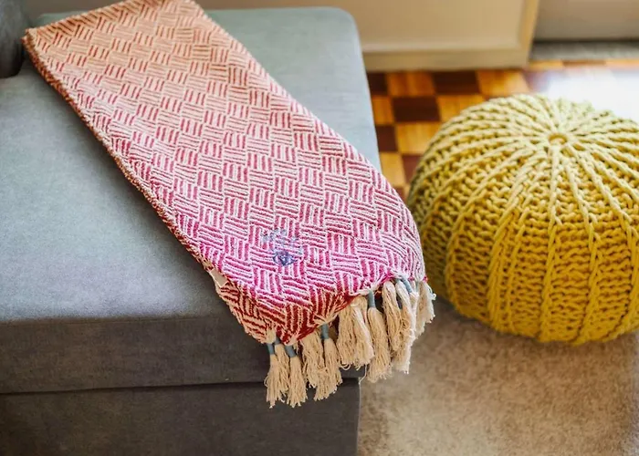 Sunny And Spacious House, 4bd 3bath Downtown * Oporto