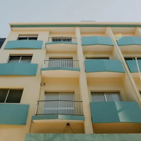 Sunny And Spacious House, 4bd 3bath Downtown