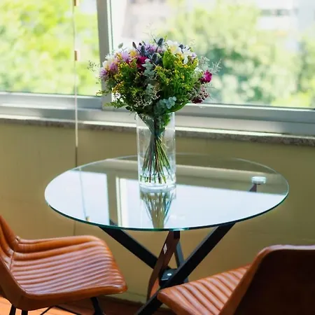 Sunny And Spacious House, 4bd 3bath Downtown